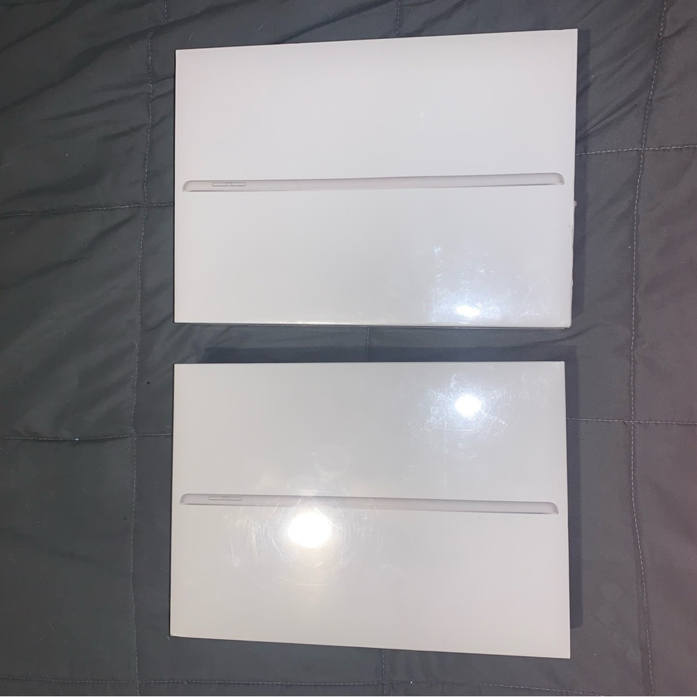 2 (2021 iPad’s 9th gen) 64GB Wi-Fi *Unopened*